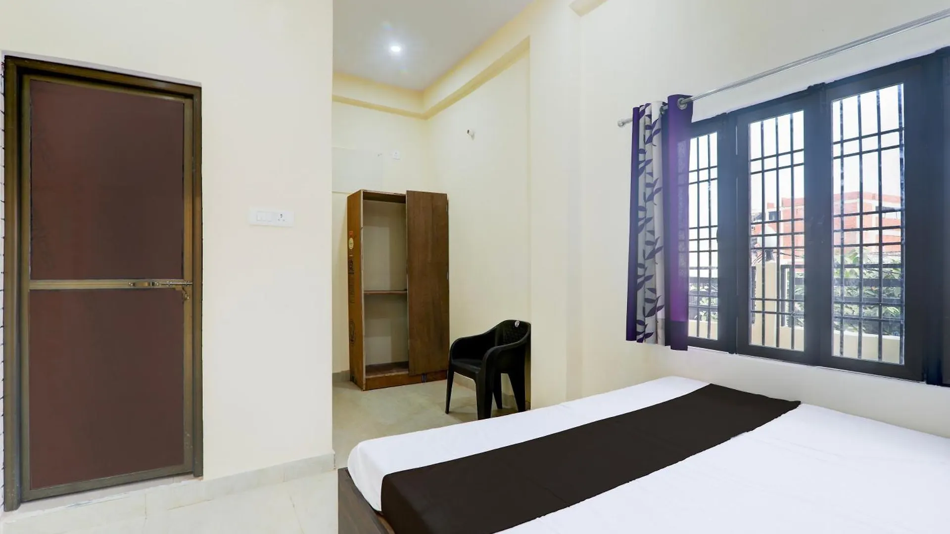 Super Hotel O Sudhirpur Near Phonix Hospital فاراناسي 0*,  الهند