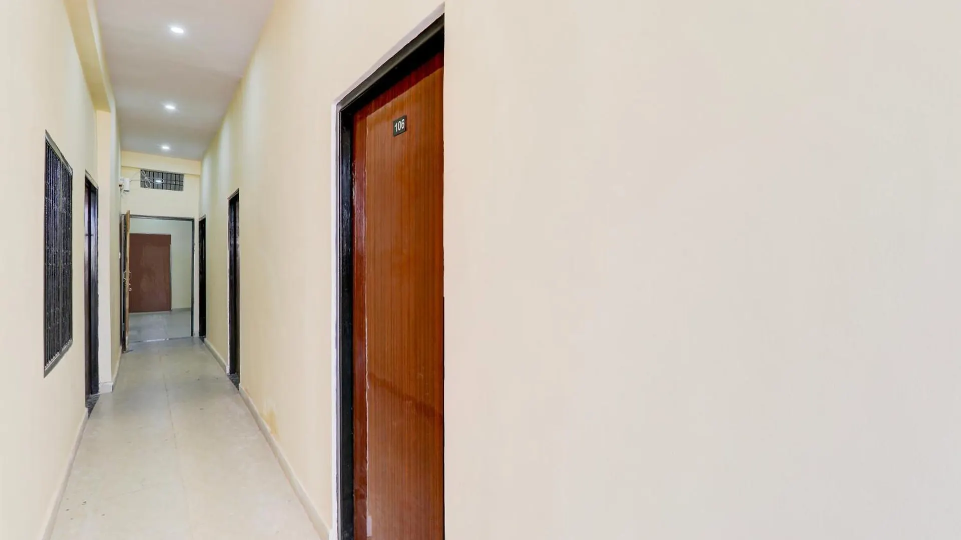 Super Hotel O Sudhirpur Near Phonix Hospital فاراناسي
