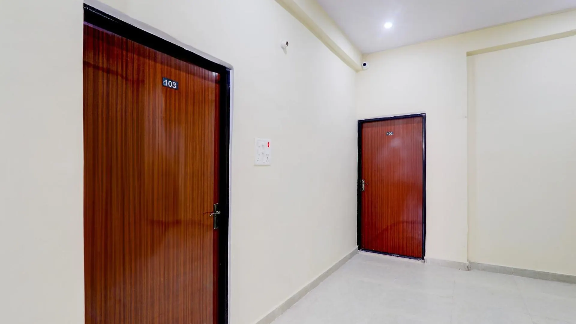Super Hotel O Sudhirpur Near Phonix Hospital فاراناسي