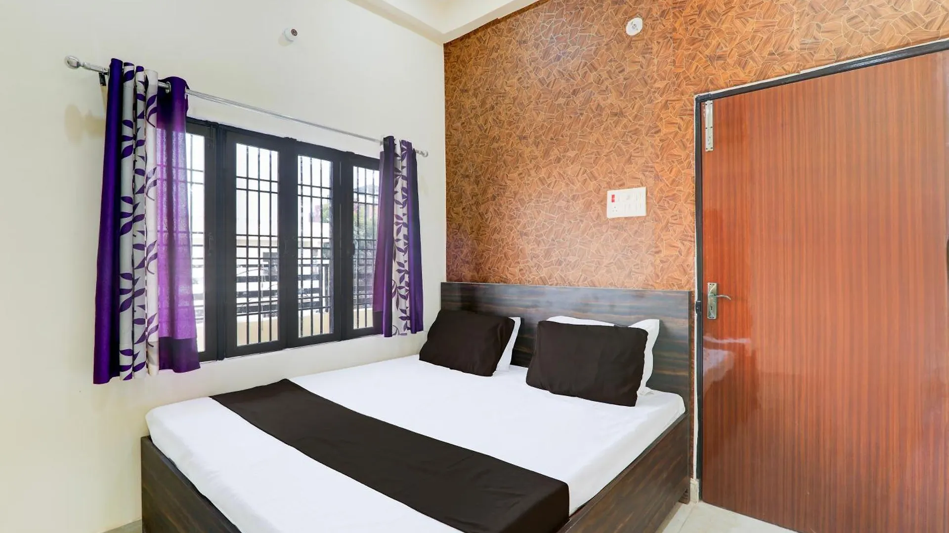Super Hotel O Sudhirpur Near Phonix Hospital فاراناسي